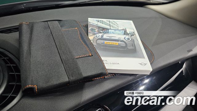 MINI Cooper Classic Plus Launch Pack Third Generation 2022 — фото 28