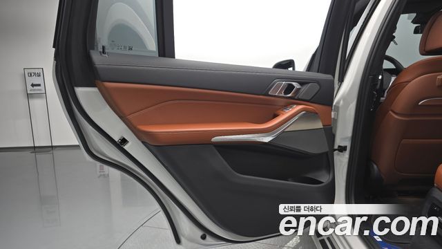 BMW X7 (G07) xDrive 40i Design Pure Excellence 6-Seater 2025 — фото 25