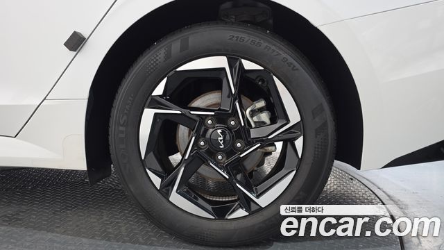 Kia K5 (III) 2.0 Noblesse 2024 — фото 27