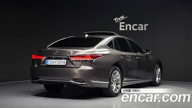 Lexus LS500h (V) 3.5 Luxury AWD 2018 — фото 2