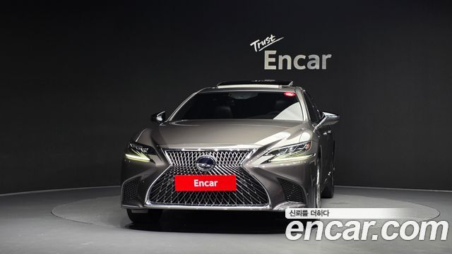 Lexus LS500h (V) 3.5 Luxury AWD 2018 — фото 3
