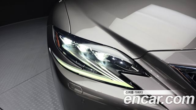 Lexus LS500h (V) 3.5 Luxury AWD 2018 — фото 22