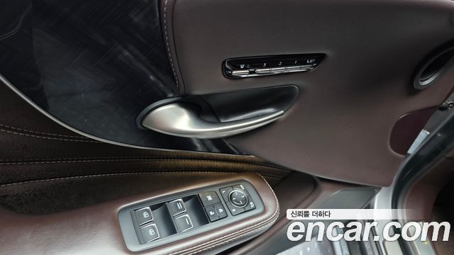 Lexus LS500h (V) 3.5 Luxury AWD 2018 — фото 32