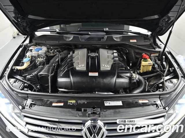 Volkswagen Touareg V6 3.0 TDI Bluemotion Premium 7P5 2015 — фото 6