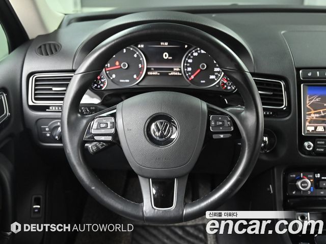Volkswagen Touareg V6 3.0 TDI Bluemotion Premium 7P5 2015 — фото 17