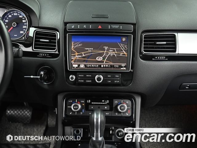 Volkswagen Touareg V6 3.0 TDI Bluemotion Premium 7P5 2015 — фото 18