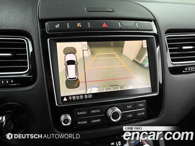 Volkswagen Touareg V6 3.0 TDI Bluemotion Premium 7P5 2015 — фото 19