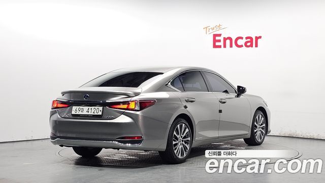Lexus ES300h (VII) Luxury 2019 — фото 2