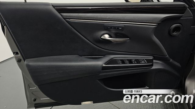 Lexus ES300h (VII) Luxury 2019 — фото 24