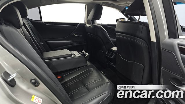 Lexus ES300h (VII) Luxury 2019 — фото 26