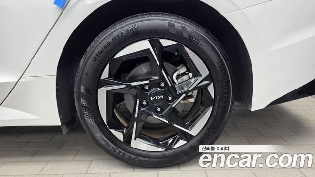 Kia K5 (III) 2.0 Noblesse 2024 — фото 21