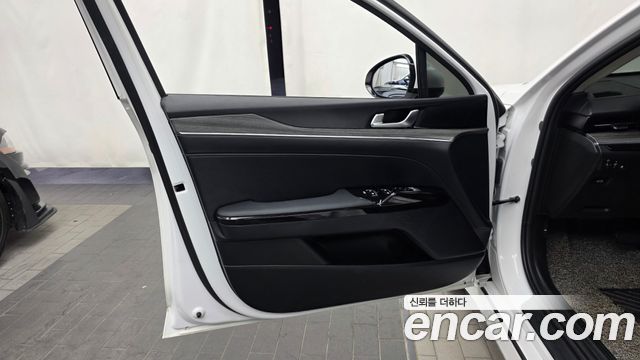 Kia K5 (III) 2.0 Noblesse 2024 — фото 24