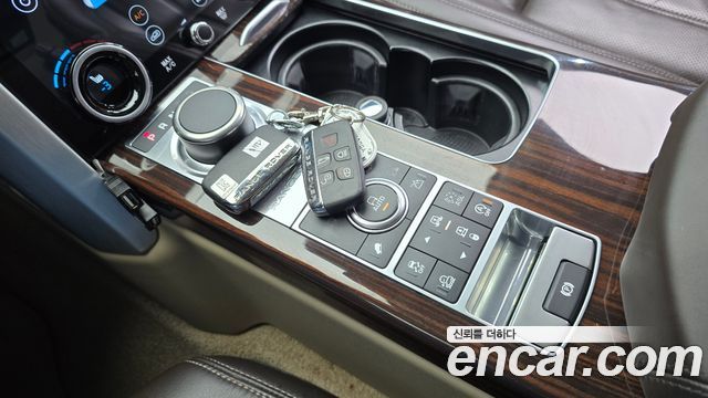 Land Rover Range Rover (IV) 5.0 SC Vogue SE LWB 2016 — фото 9