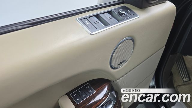 Land Rover Range Rover (IV) 5.0 SC Vogue SE LWB 2016 — фото 14