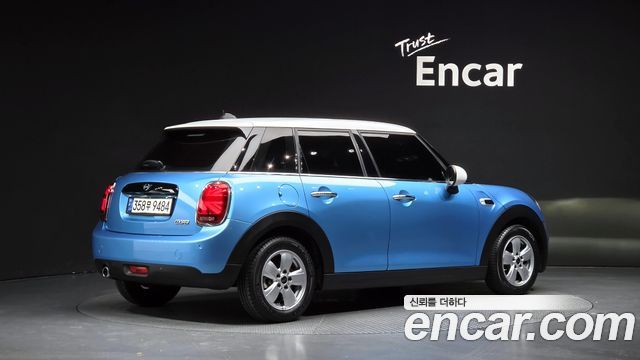 MINI Cooper 5Door Standard 3rd 2019 — фото 2