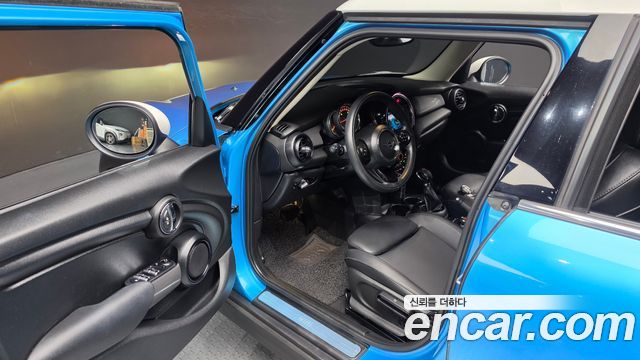 MINI Cooper 5Door Standard 3rd 2019 — фото 10