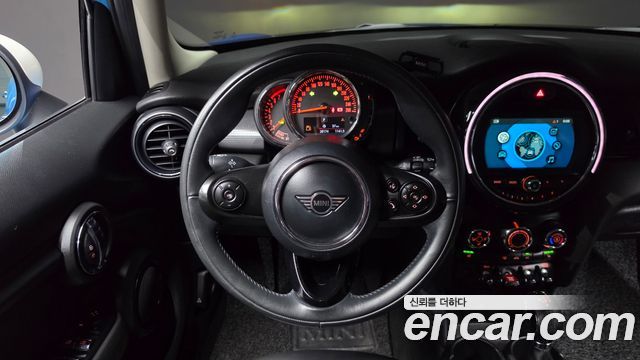 MINI Cooper 5Door Standard 3rd 2019 — фото 16