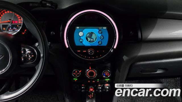 MINI Cooper 5Door Standard 3rd 2019 — фото 18