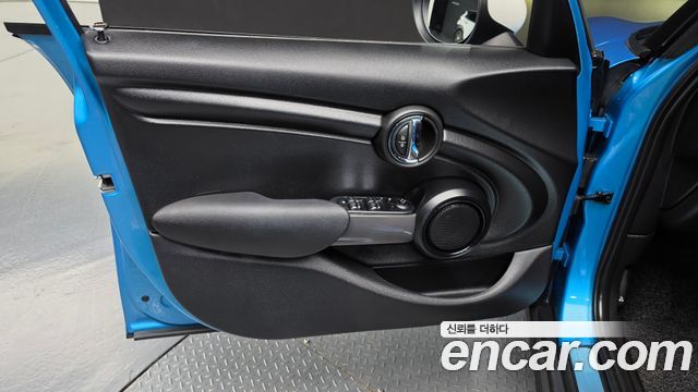 MINI Cooper 5Door Standard 3rd 2019 — фото 30