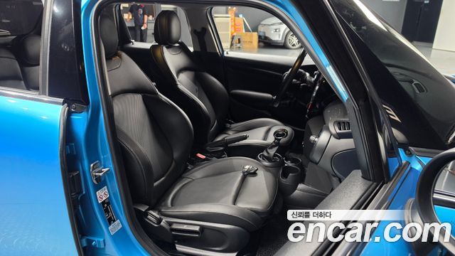 MINI Cooper 5Door Standard 3rd 2019 — фото 32