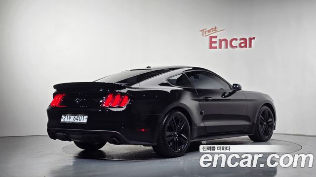 Ford Mustang Coupe 2017 — фото 2