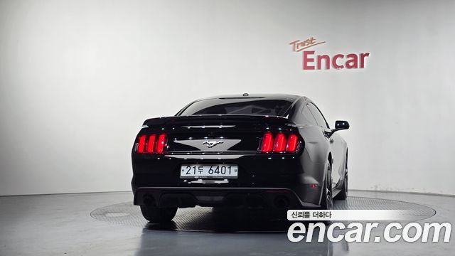 Ford Mustang Coupe 2017 — фото 4