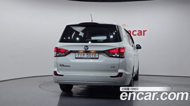 KG Mobility (SsangYong) Korando Turismo 4WD LT 11-seater 2014 — фото 4