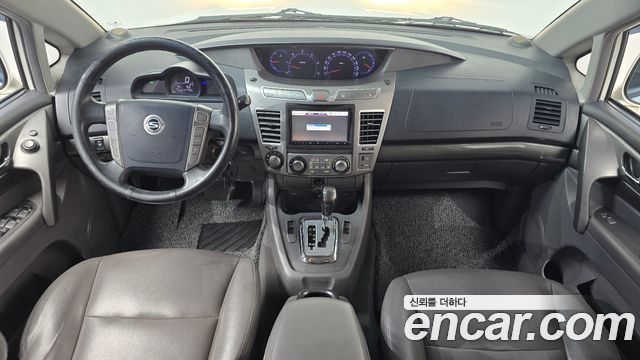 KG Mobility (SsangYong) Korando Turismo 4WD LT 11-seater 2014 — фото 7