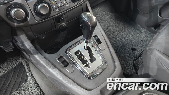 KG Mobility (SsangYong) Korando Turismo 4WD LT 11-seater 2014 — фото 9