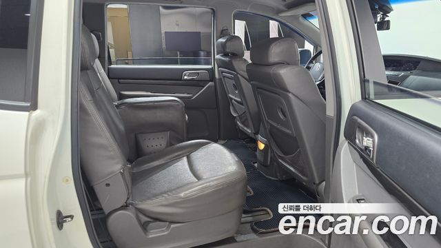 KG Mobility (SsangYong) Korando Turismo 4WD LT 11-seater 2014 — фото 11
