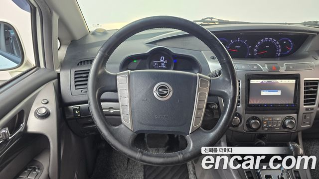 KG Mobility (SsangYong) Korando Turismo 4WD LT 11-seater 2014 — фото 12