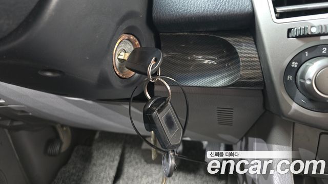 KG Mobility (SsangYong) Korando Turismo 4WD LT 11-seater 2014 — фото 17