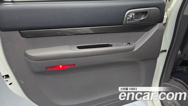 KG Mobility (SsangYong) Korando Turismo 4WD LT 11-seater 2014 — фото 25
