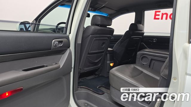KG Mobility (SsangYong) Korando Turismo 4WD LT 11-seater 2014 — фото 27