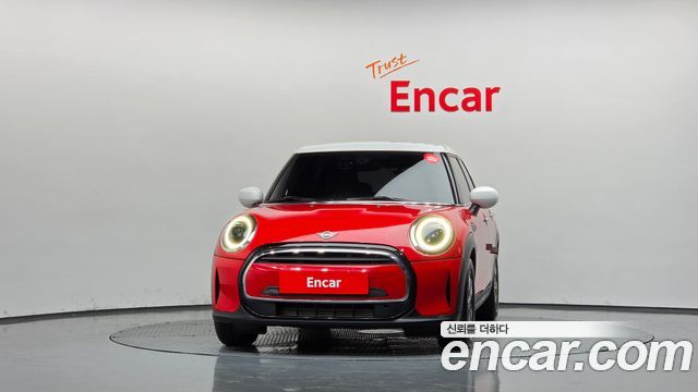 MINI Cooper 5Door Classic Third Generation 2023 — фото 3
