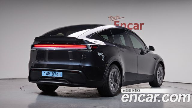 Tesla Model Y L Long Range AWD 2026 — фото 2