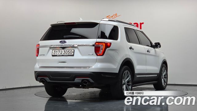 Ford Explorer 2.3 Limited 4WD 5th 2018 — фото 2