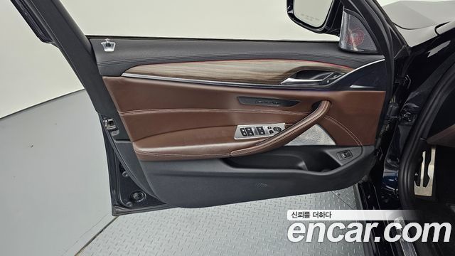 BMW 5 Series (G30) 520d M Sport Package Plus 2018 — фото 24