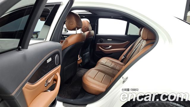 Mercedes-Benz E-Class (W213) E220d 4MATIC AMG Line 2021 — фото 11