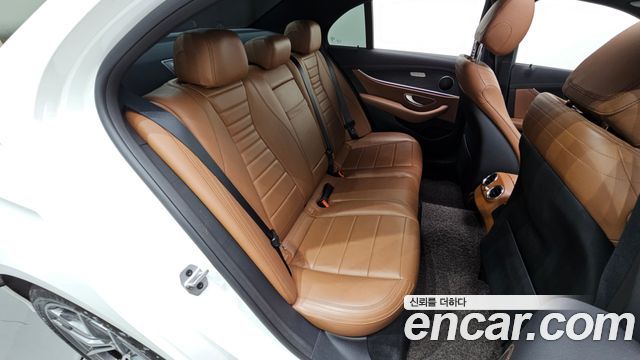 Mercedes-Benz E-Class (W213) E220d 4MATIC AMG Line 2021 — фото 12