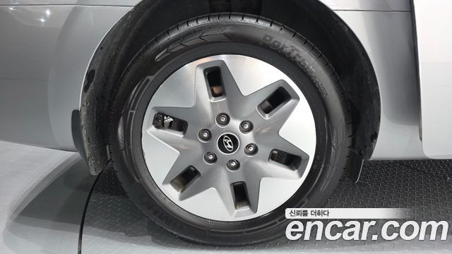 Hyundai Staria 4WD Tourer 11-Seater Modern 2023 — фото 5