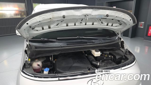 Hyundai Staria 4WD Tourer 11-Seater Modern 2023 — фото 6