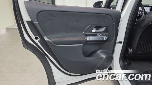 Mercedes-Benz GLB-Class (X247) GLB250 4MATIC 2022 — фото 25