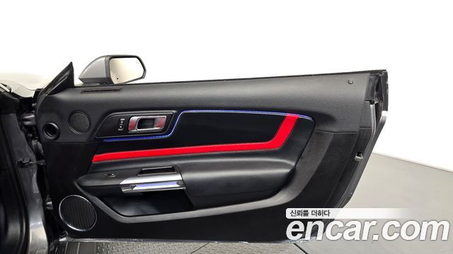 Ford Mustang GT Convertible 2021 — фото 24
