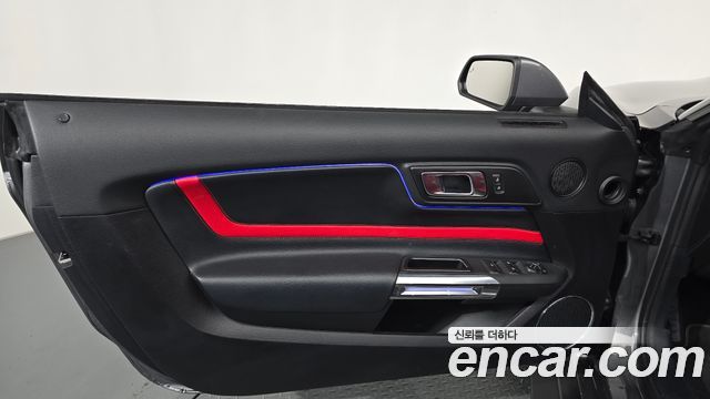 Ford Mustang GT Convertible 2021 — фото 25