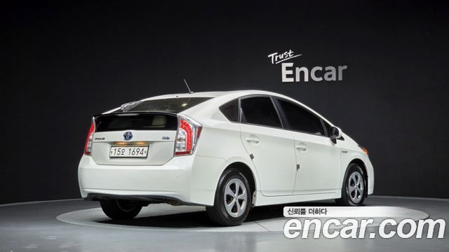 Toyota Prius 1.8 E 2014 — фото 2