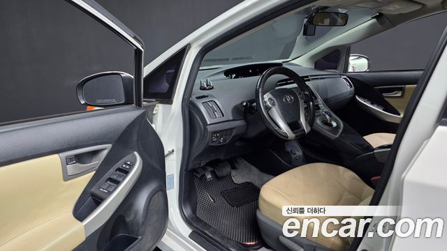 Toyota Prius 1.8 E 2014 — фото 10