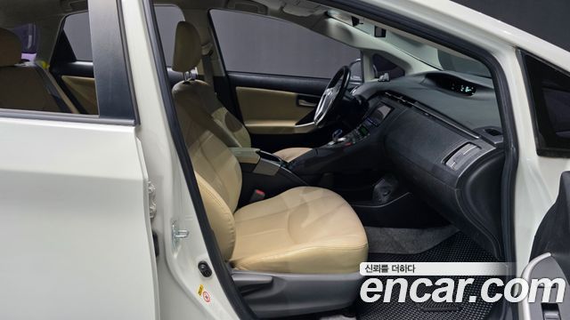 Toyota Prius 1.8 E 2014 — фото 15