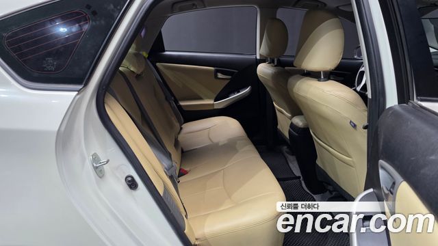 Toyota Prius 1.8 E 2014 — фото 16