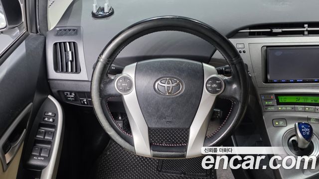Toyota Prius 1.8 E 2014 — фото 17